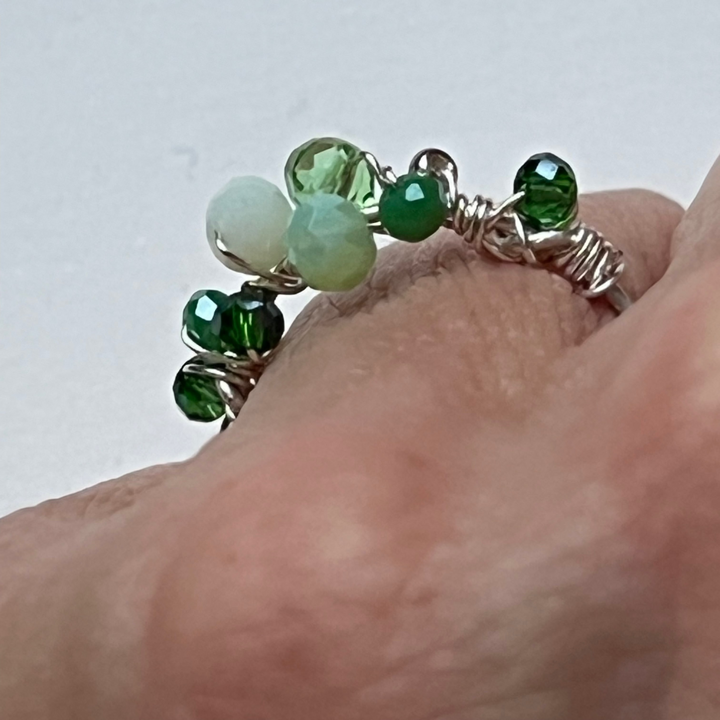 Handgefertigte Gold /Silberringe mit grünen Glitzer Glassteinen