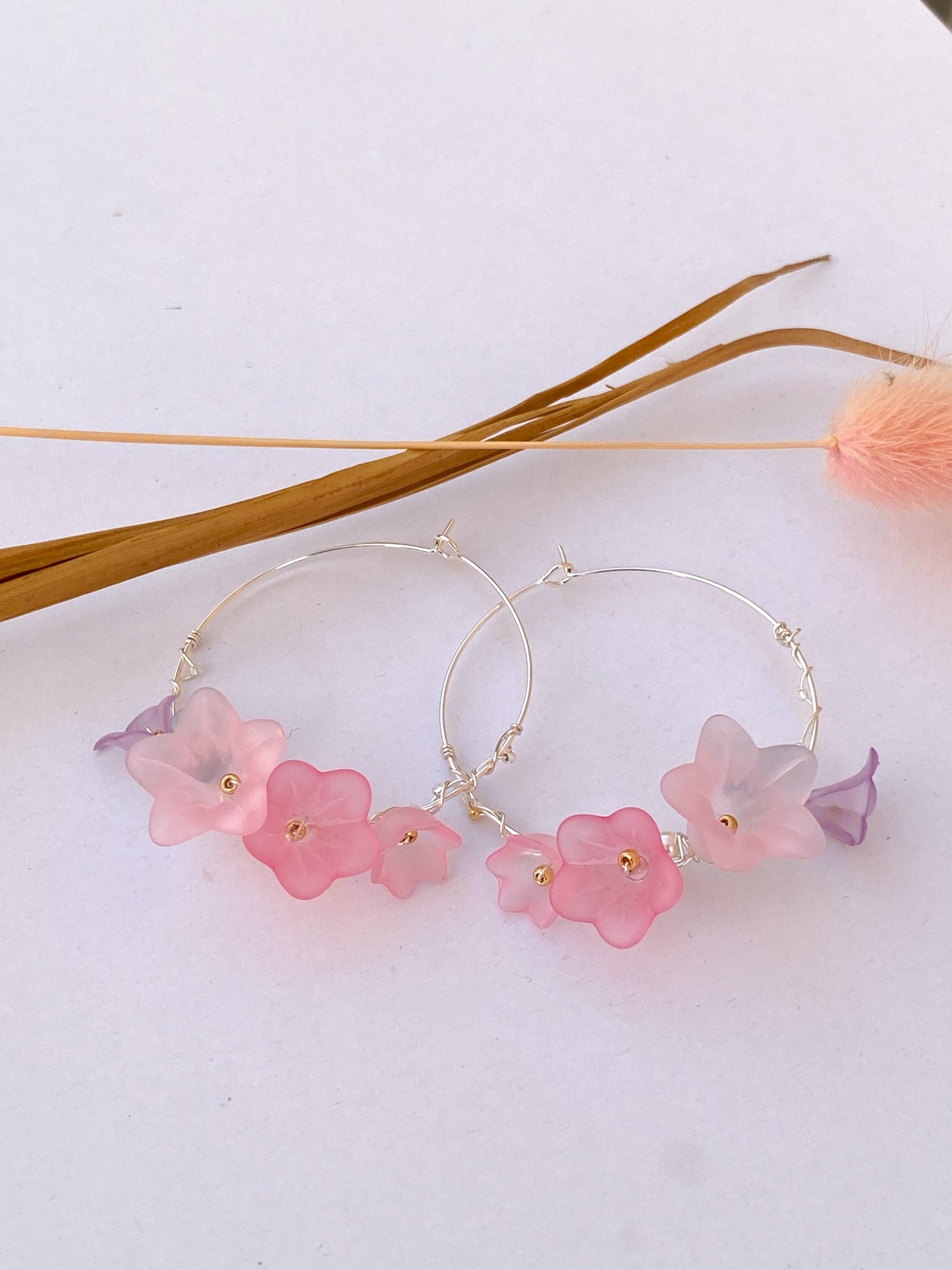 HANA - Große versilberte Blumen Creolen