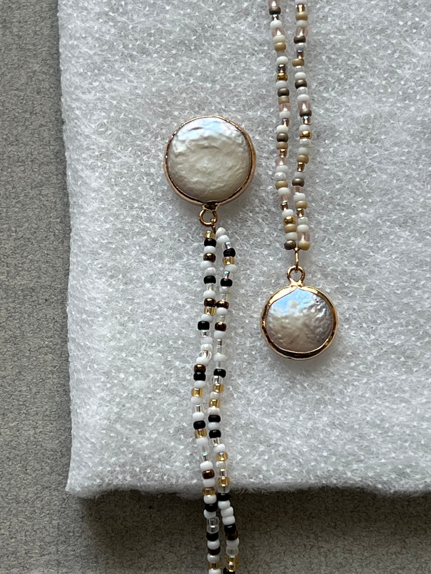 Zarte Bohostyle Kette mit Perlmutt Anhänger ibizastyle - Variable Länge