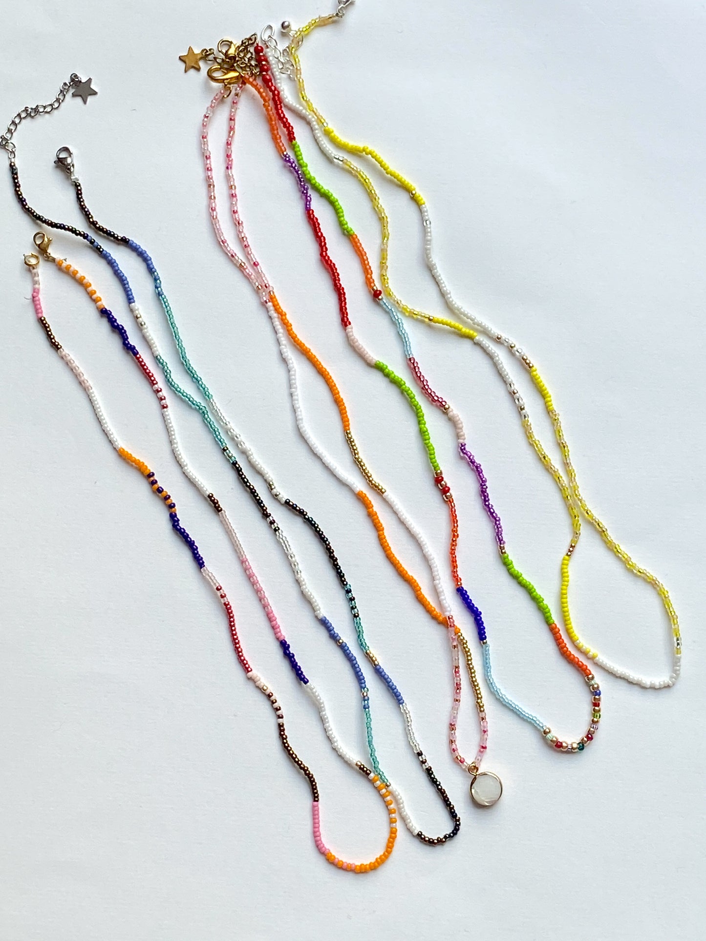 VARYS Summer Edition – Handgemachte Glasperlenketten & Armband in einem
