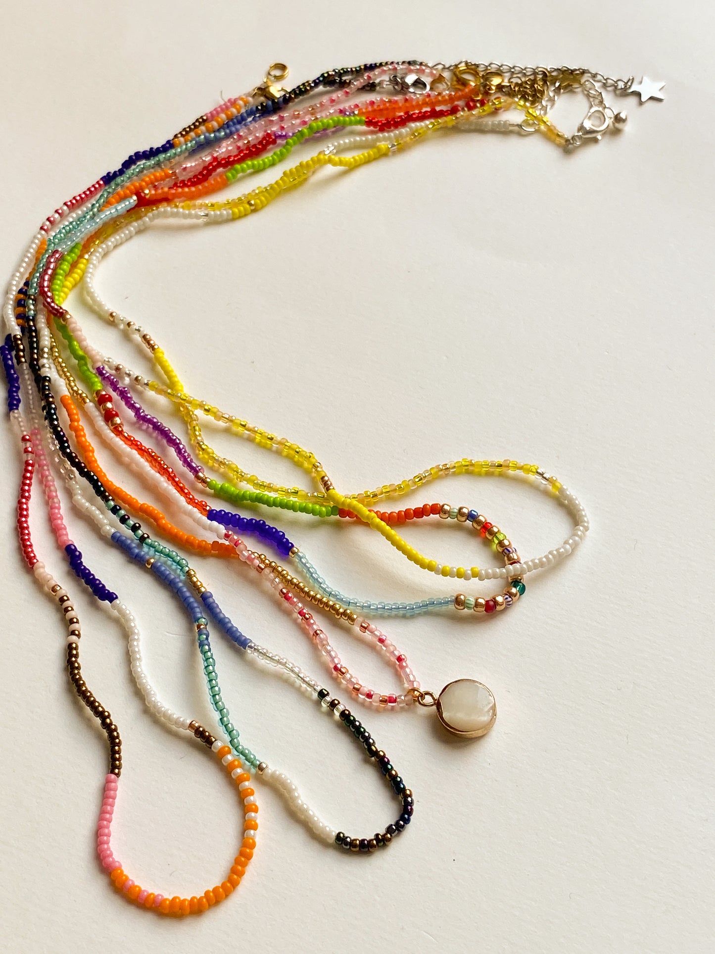 VARYS Summer Edition – Handgemachte Glasperlenketten & Armband in einem