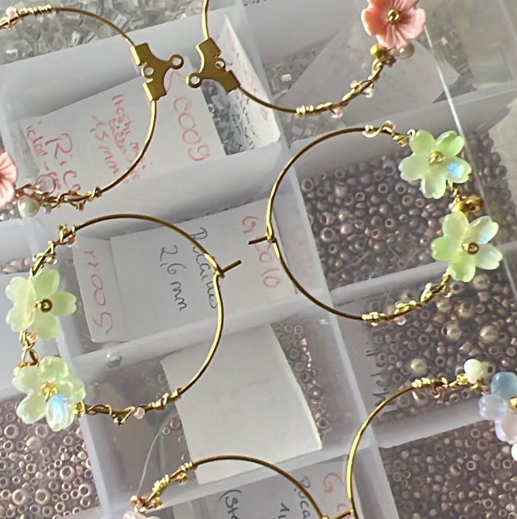 Handgemachte boho filigran Blüten Gold Edelstahl Creolen - ibizastyle