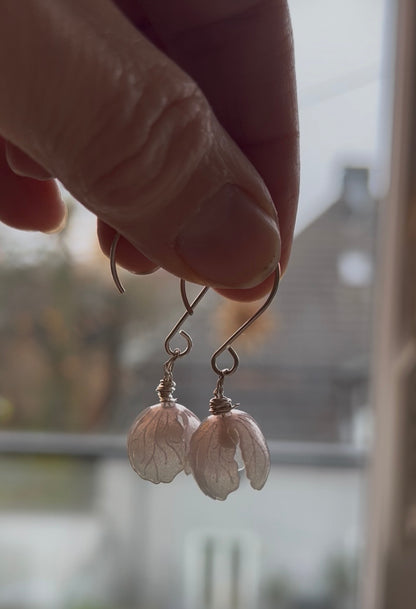 Handgemachte Ohrringe ESSA –  silberne Blütenohrhänger | Silberner Schmuck