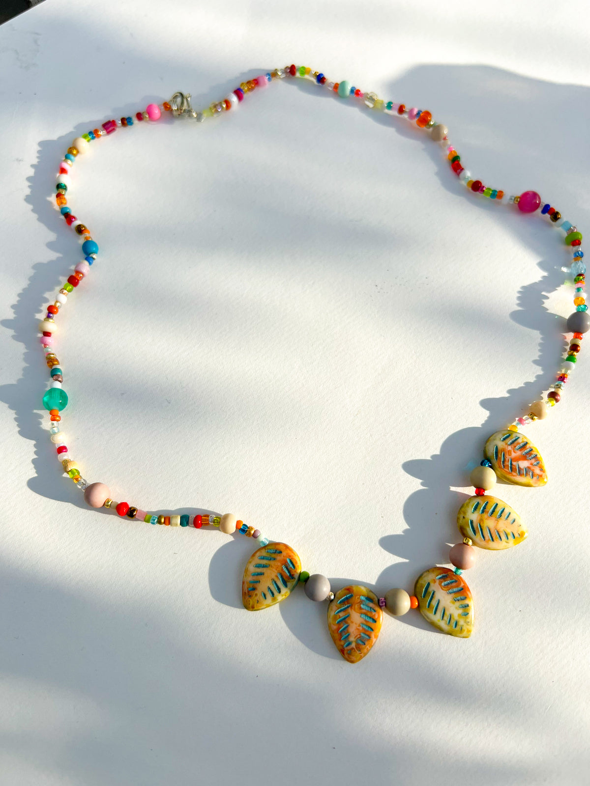 TUTTI – handgefertigte bunte Perlenketten im fröhlichen Boho-Style