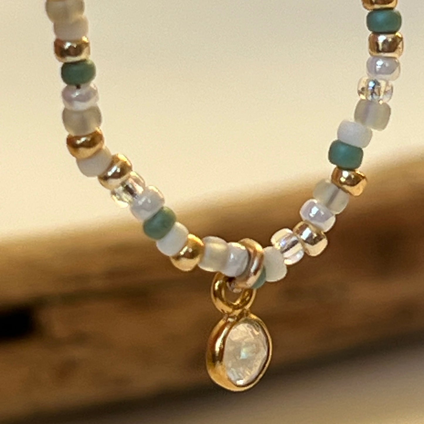 Handgemachte Perlenkette mit Mondstein Anhänger  -handgemacht VERNA