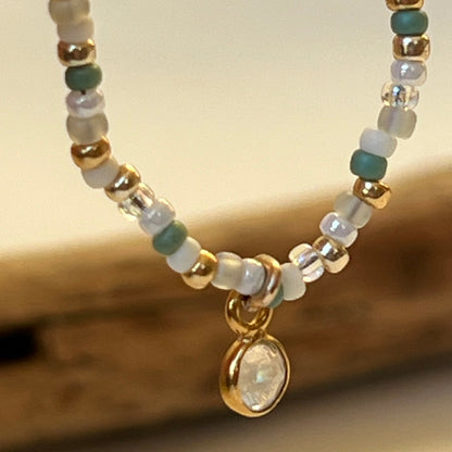 Handgemachte Perlenkette mit Mondstein Anhänger  -handgemacht VERNA