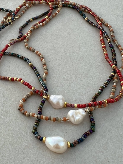 TAVI - kurze Miyuki-Perlenkette mit Süßwasserperle | Handgemachter Boho- und Ibiza-Schmuck