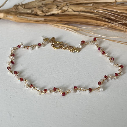 RUBY Armband im lilley Design  – Handgefertigtes Boho-Armband mit zarten Glasperlen