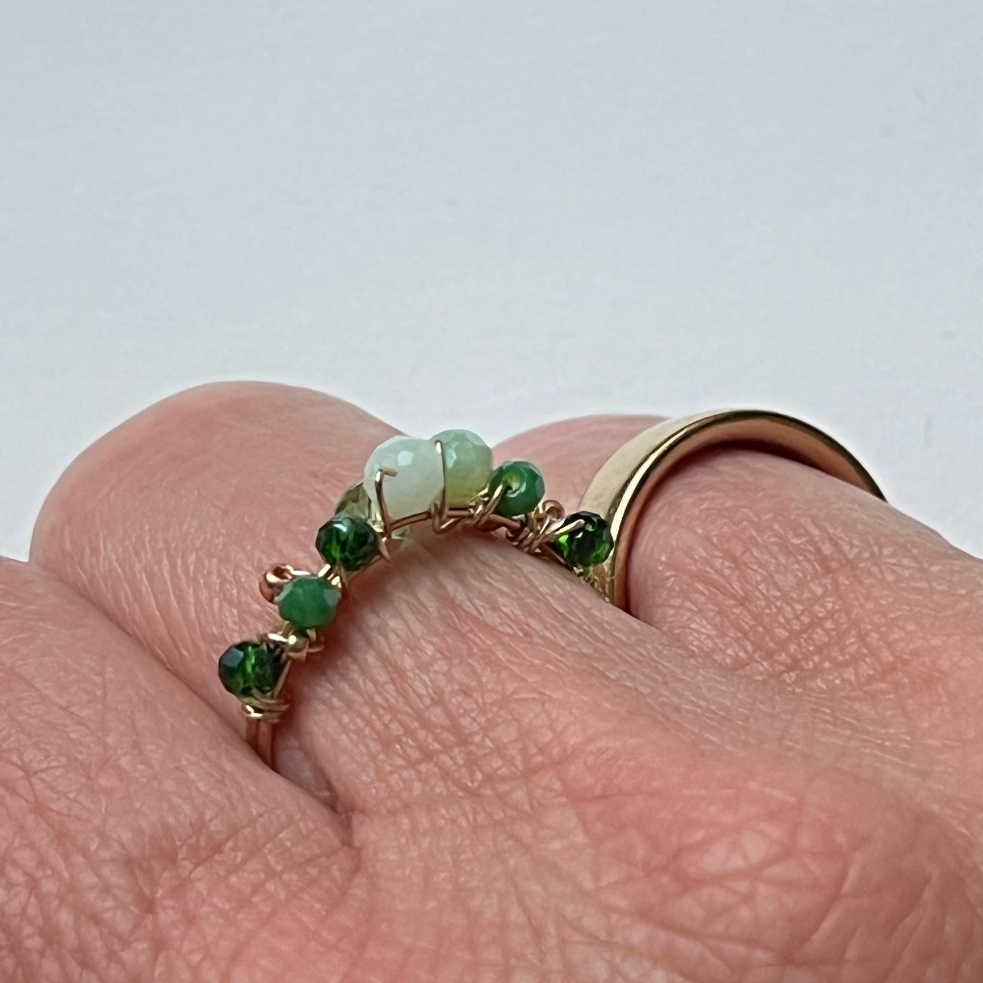 Handgefertigte Gold /Silberringe mit grünen Glitzer Glassteinen