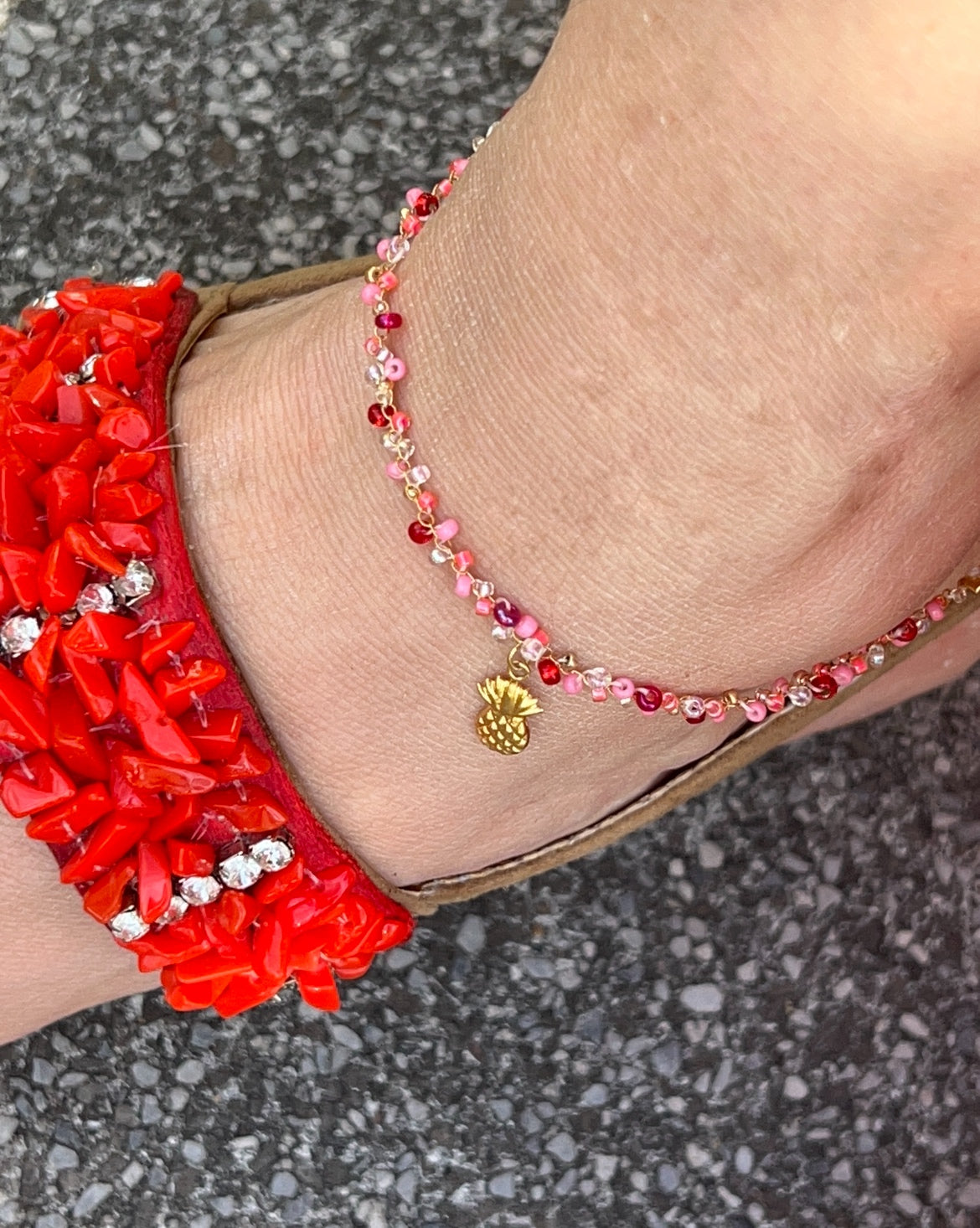 handgemachtes boho Gold Fusskettchen mit Ananas-Charm - PIñA