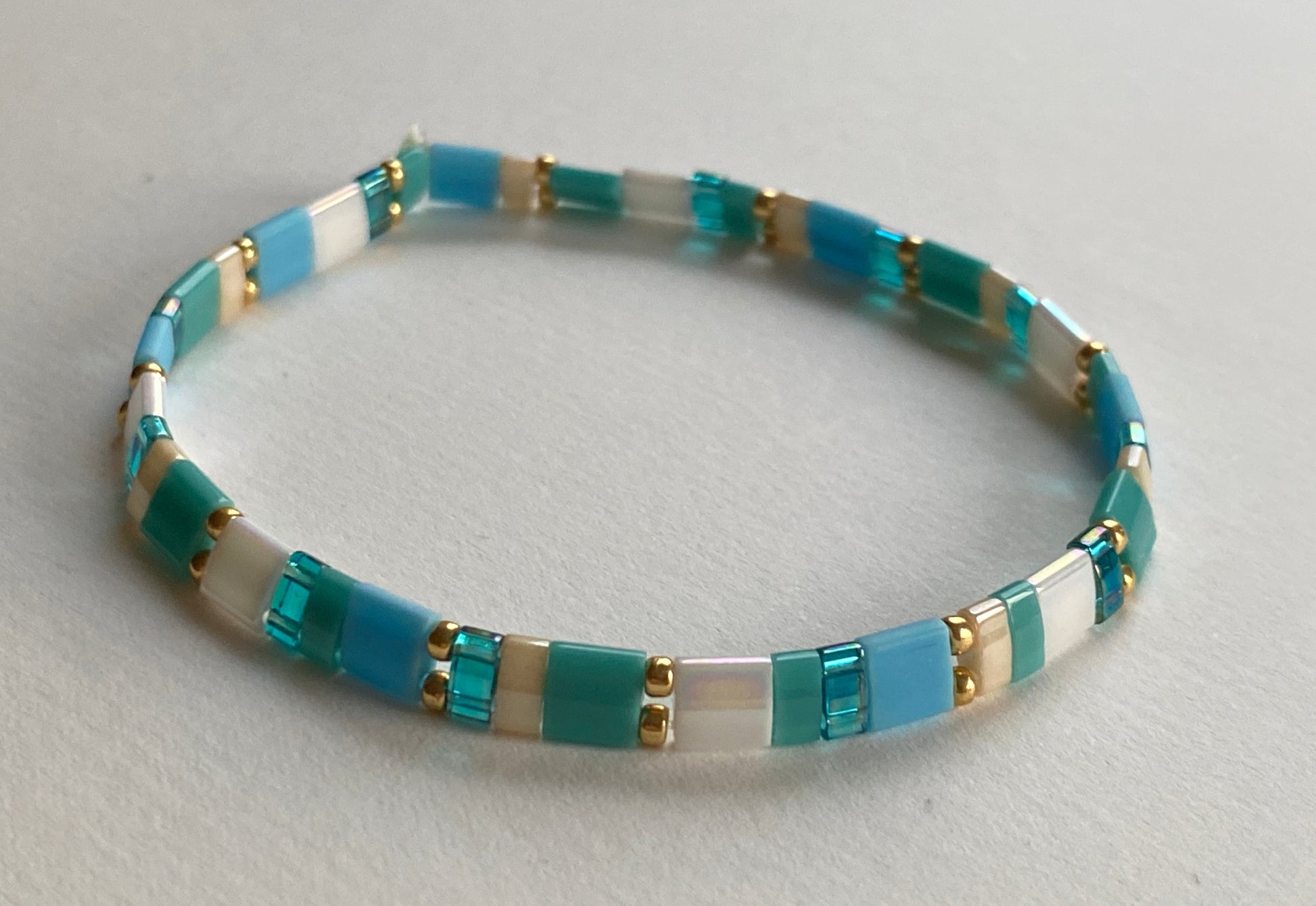 NIARA -  aqua Farben elastisches Armband - Mein Shop 