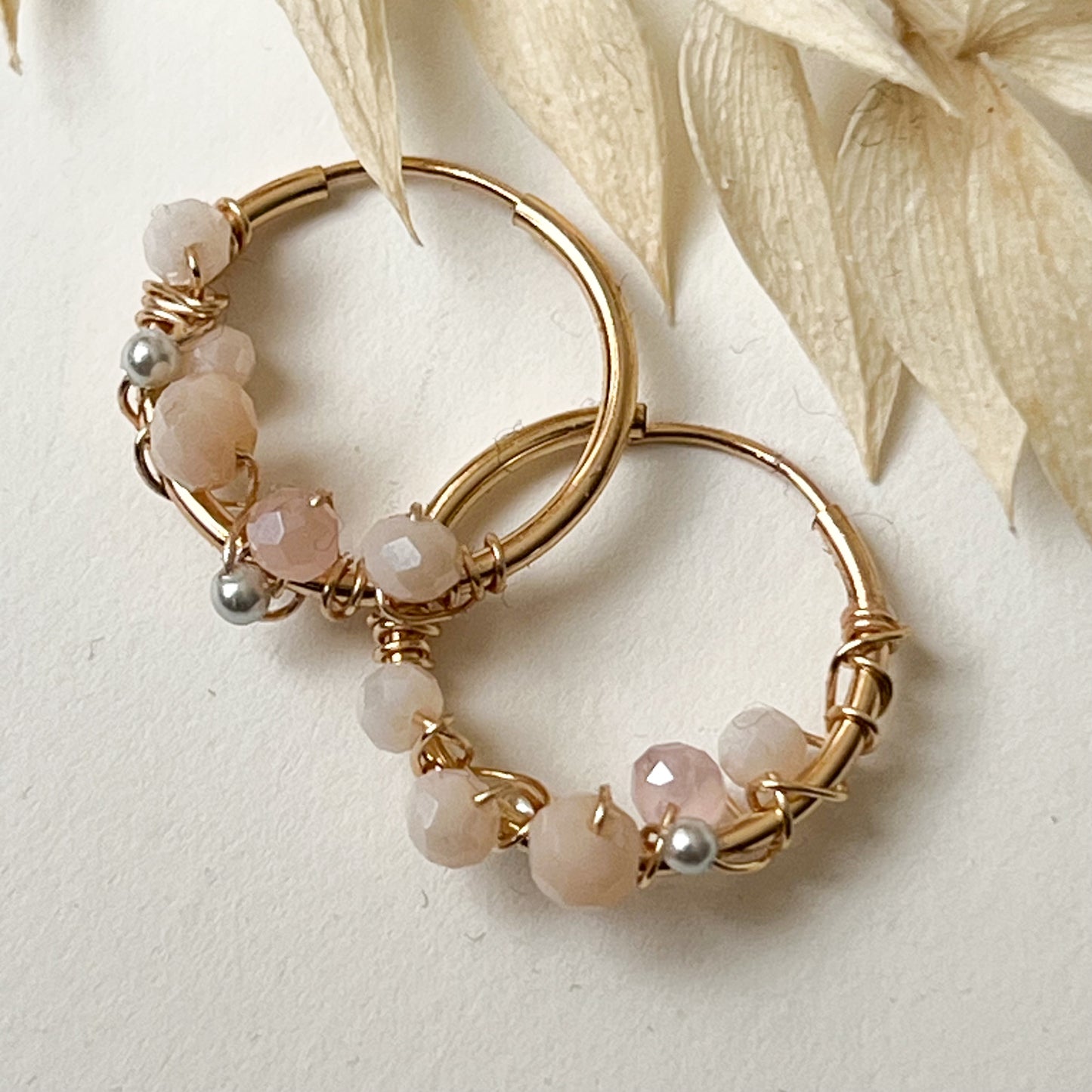 handgemachte kleine Creolen - CREAMY