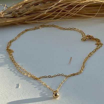 handgemachte Goldkette mit kleinem Kugel Anhänger /  ALLY