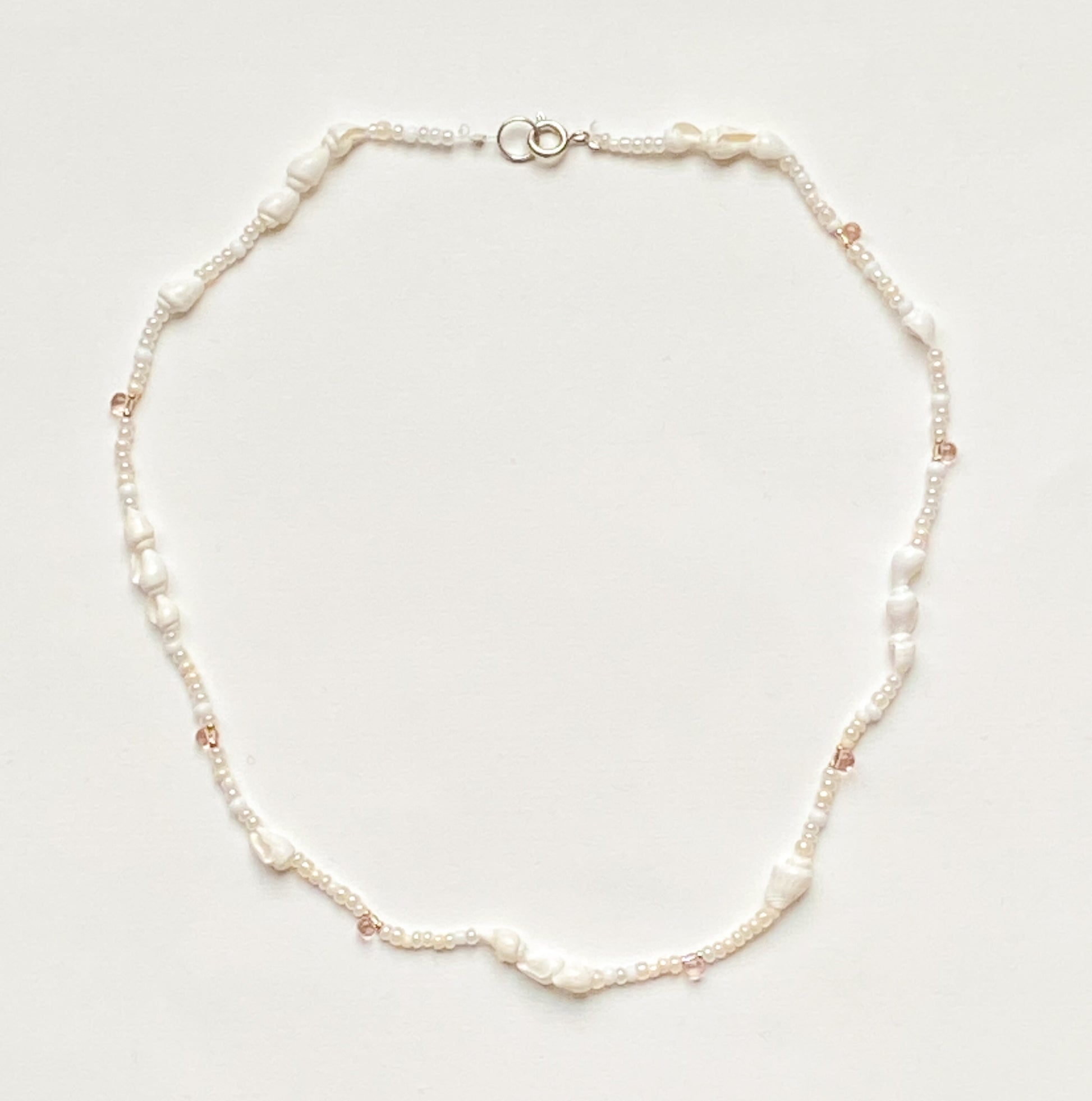 handgemachte Kette mit Muscheln  - Sabetti | Bohoschmuck  Shop  - weiße Halskette - Mein Shop