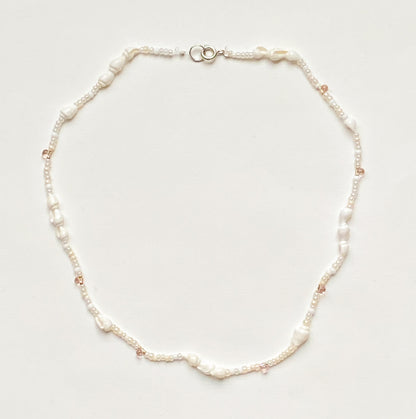 handgemachte Kette mit Muscheln  - Sabetti | Bohoschmuck  Shop  - weiße Halskette - Mein Shop