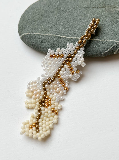 Handgemachter Boho-Anhänger aus Miyuki-Perlen / LEAF & FEATHER COLLECTION