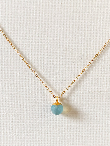 handgemachte Goldkette blauer Onyx Edelsteinanhänger - Charm /  GRACE Gold