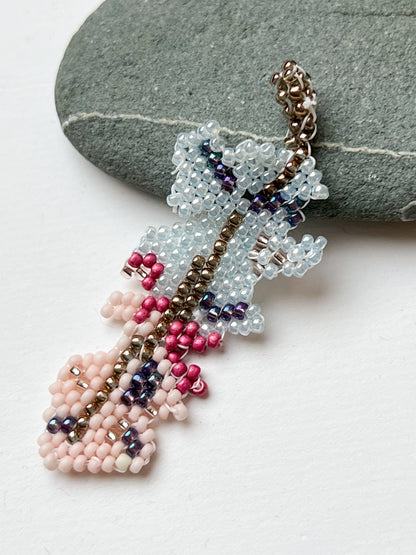 Handgemachter Boho-Anhänger aus Miyuki-Perlen / LEAF & FEATHER COLLECTION