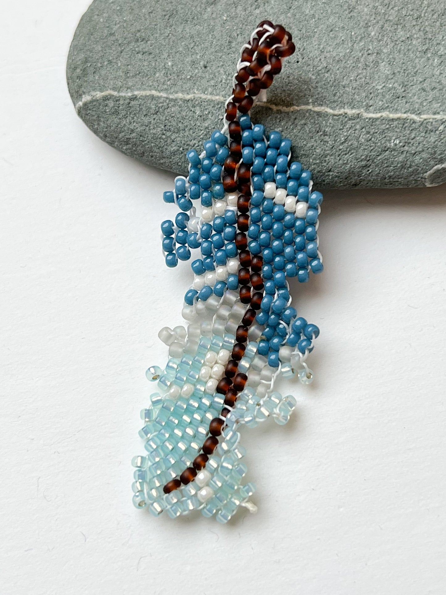 Handgemachter Boho-Anhänger aus Miyuki-Perlen / LEAF & FEATHER COLLECTION