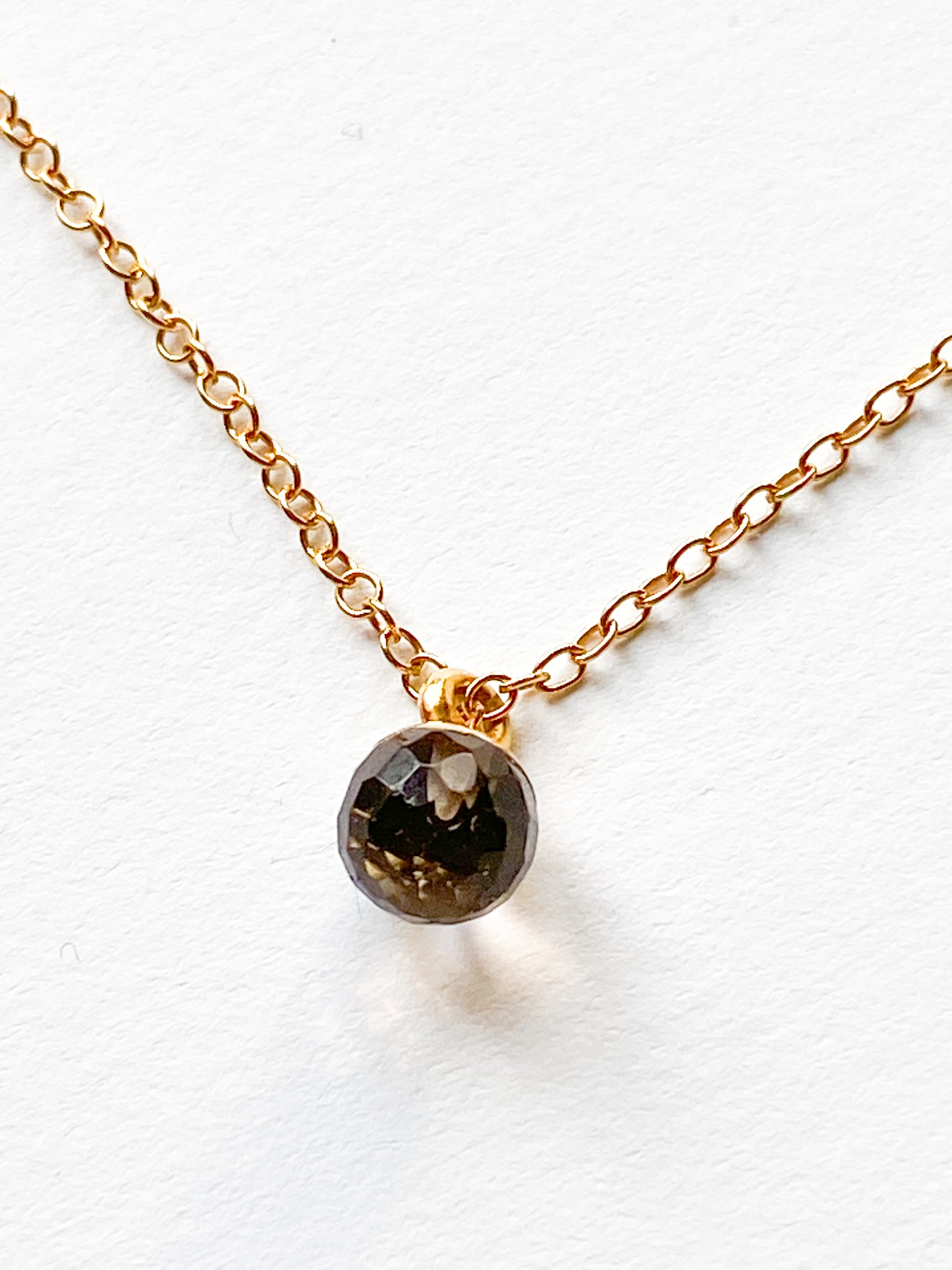 handgemachte Goldkette Rauchquarz Edelsteinanhänger - Charm /  GRACE Gold