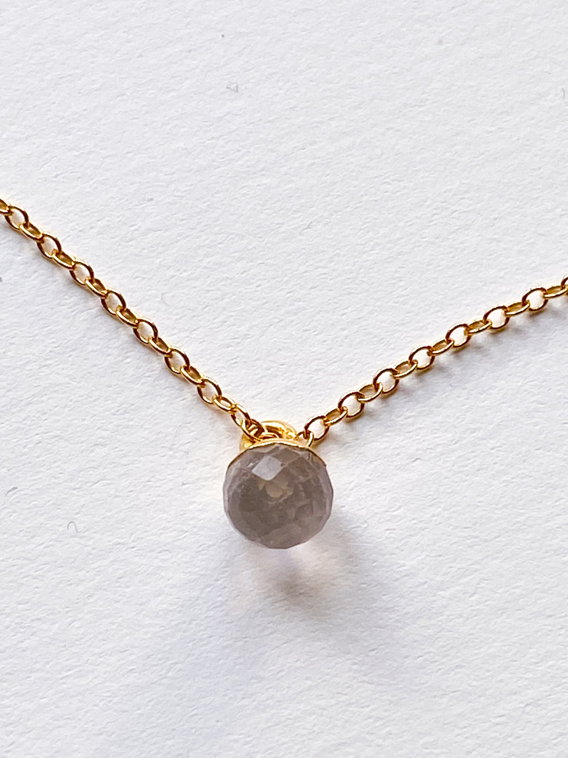 handgemachte Goldkette Rosenquarz Edelsteinanhänger - Charm /  GRACE Gold