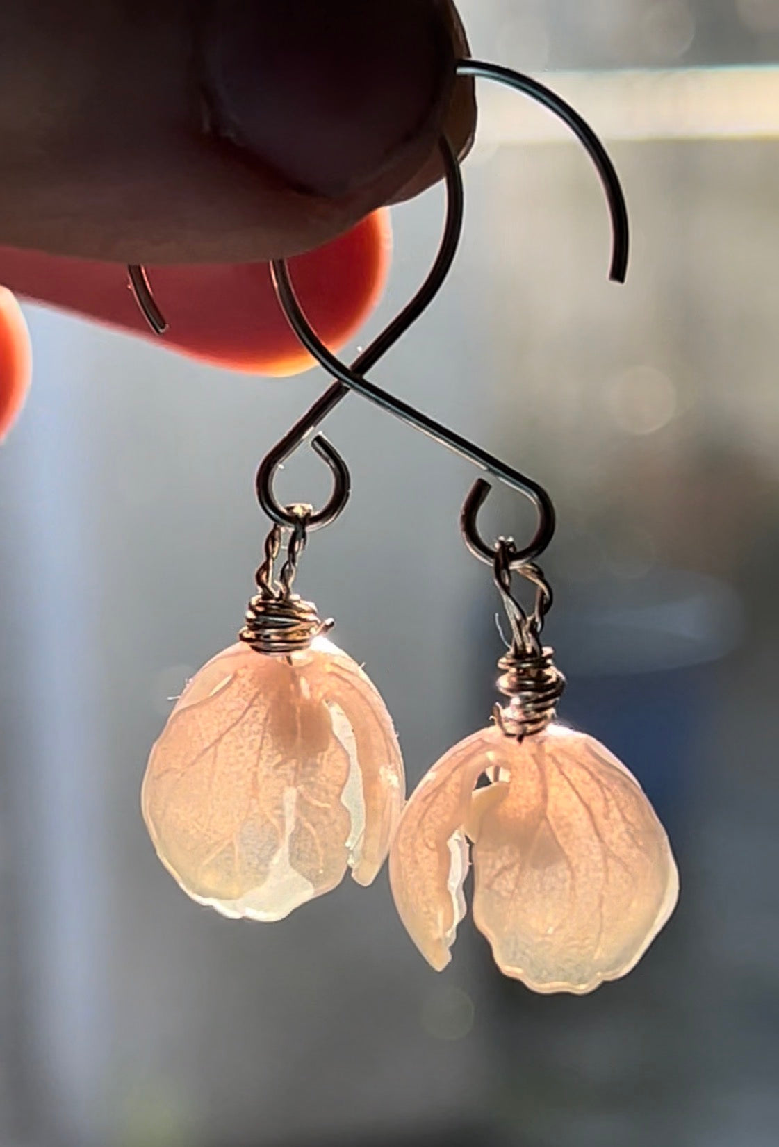 Handgemachte Ohrringe ESSA –  silberne Blütenohrhänger | Silberner Schmuck