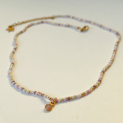 Handgemachte Perlenkette mit Mondestein Anhänger  -handgemacht VERNA