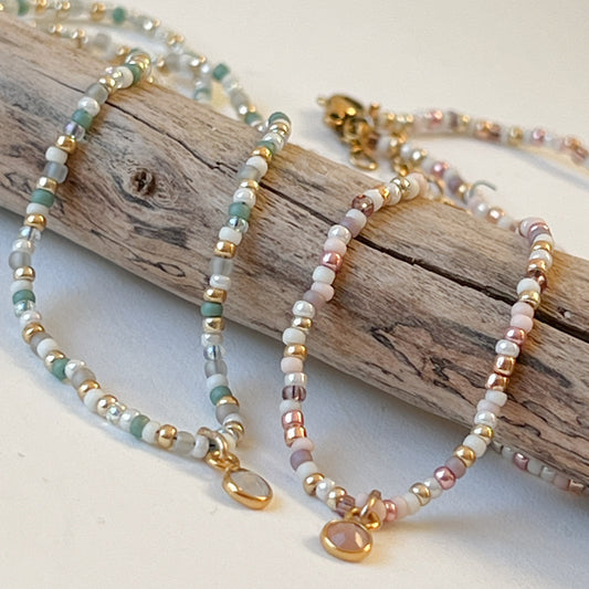 Handgemachte Perlenkette mit Mondestein Anhänger  -handgemacht VERNA