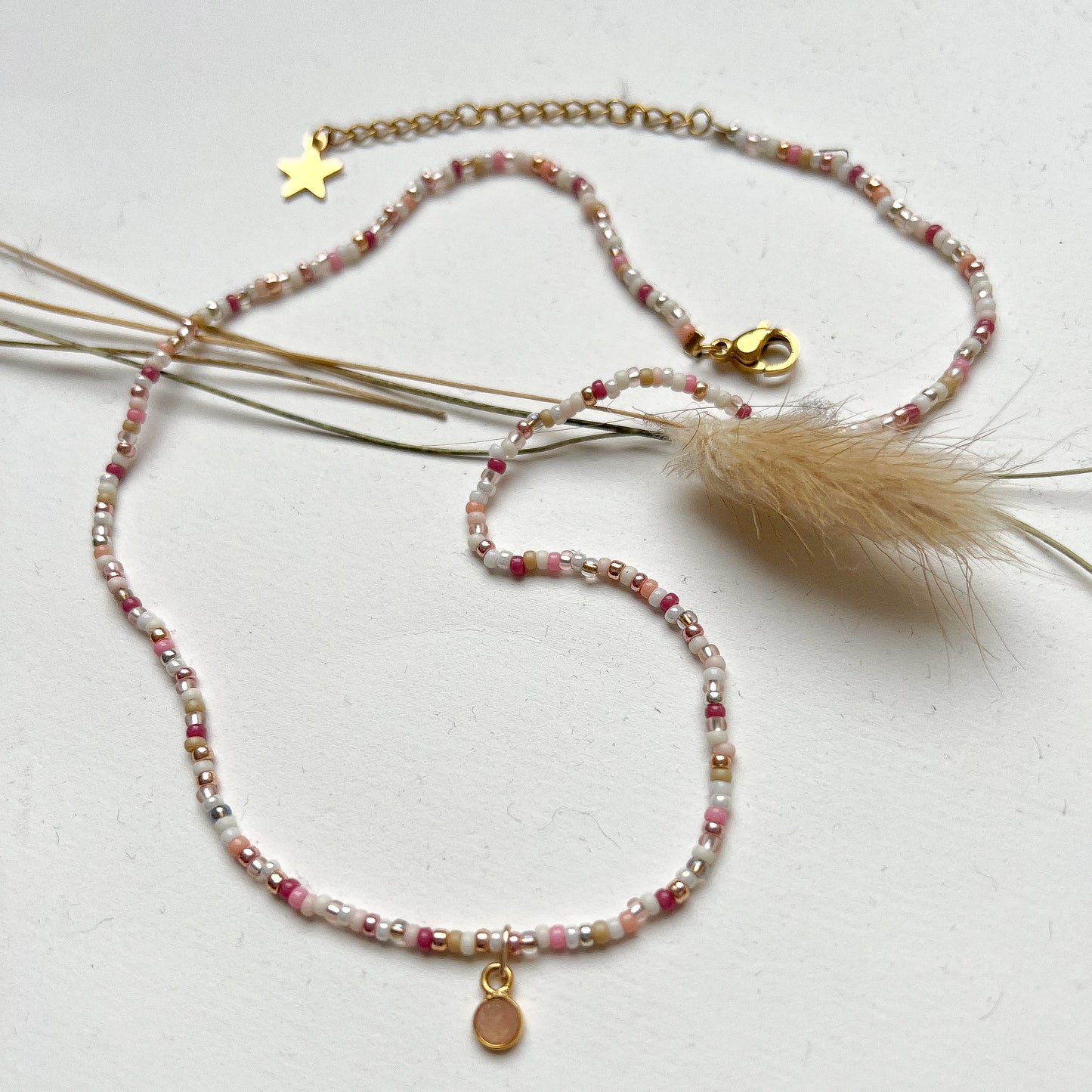 Handgemachte Perlenkette mit Mondestein Anhänger  -handgemacht VERNA