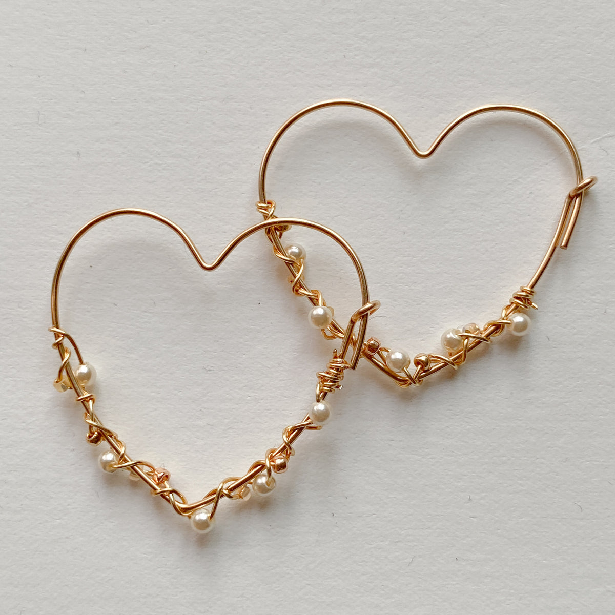 ELVA -  Herz Creolen handgemacht Gold, Silber & Perlen - Boho Schmuck