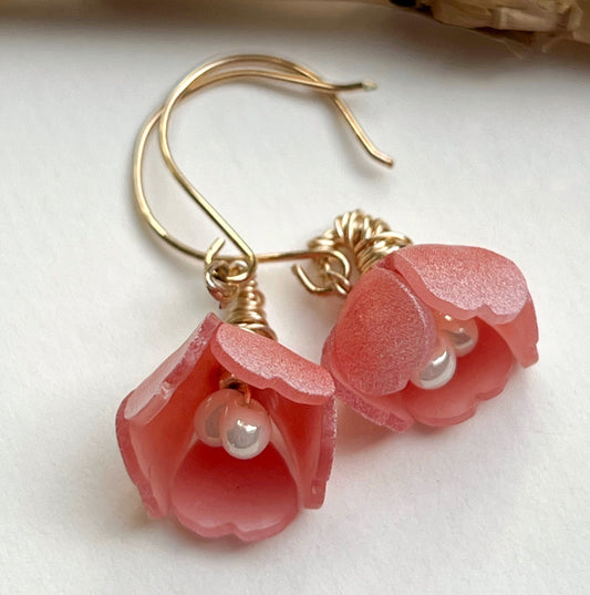 Blüten Ohrringe vergoldet CORAL – Boho Blumen Ohrringe mit Perlen