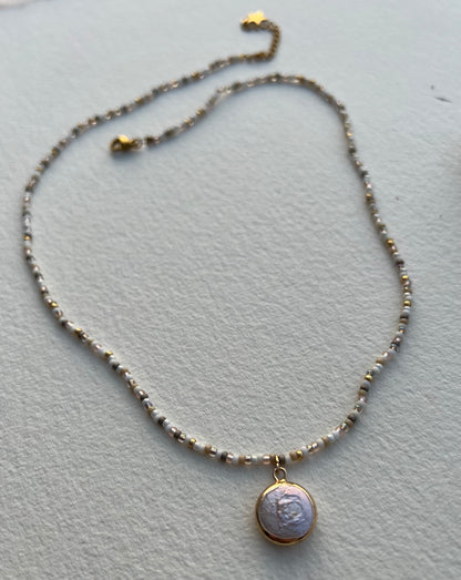 Zarte Bohostyle Kette mit Perlmutt Anhänger ibizastyle -Variable Länge 