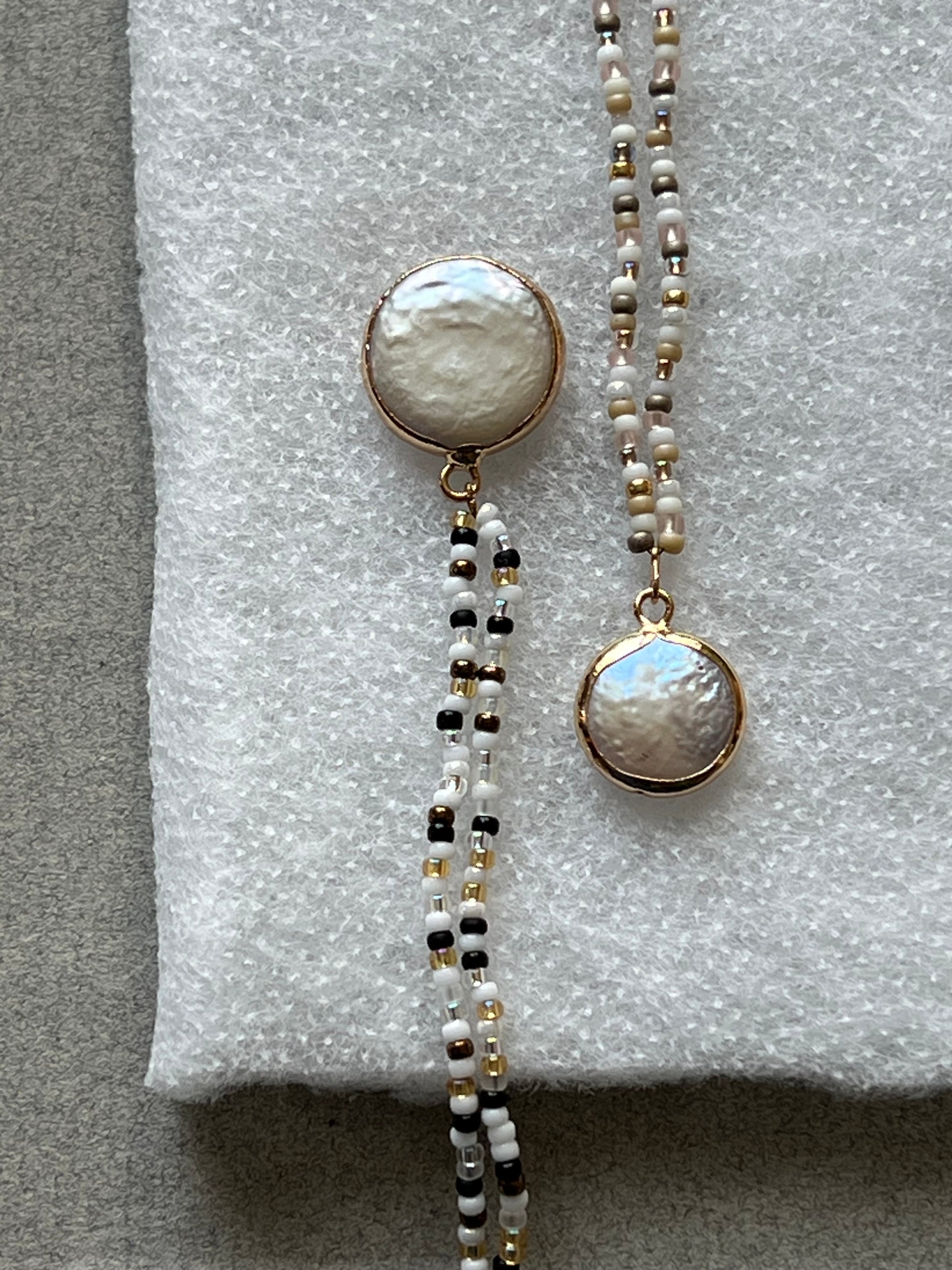 Zarte Bohostyle Kette mit Perlmutt Anhänger ibizastyle - Variable Länge 