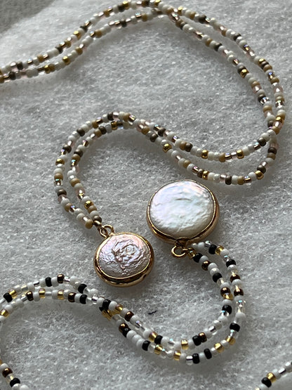 Zarte Bohostyle Kette mit Perlmutt Anhänger ibizastyle - Variable Länge 