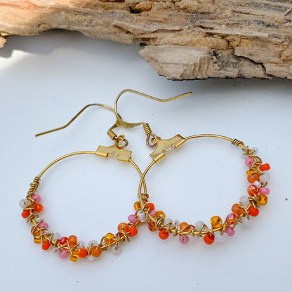 handgefertigte boho Goldcreolen Ohrhänger mit orange pink Glasperlen