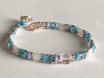 Handgemachtes Armband  blau weiss rosa Stern mit Knebelverschluss - bohoschmuck Sabetti