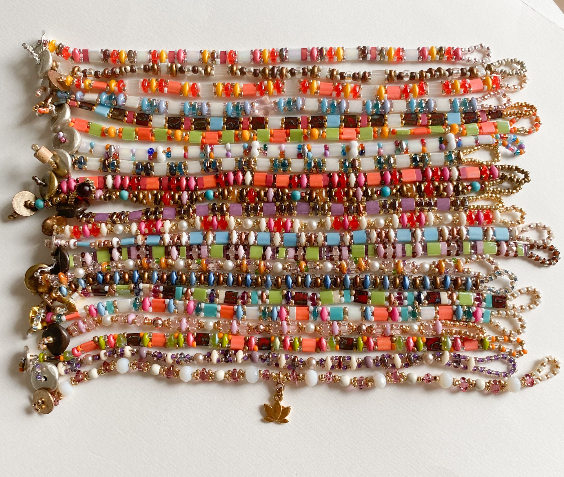 Handgemachte Armbänder mit Knebelverschluss - bohoschmuck Sabetti