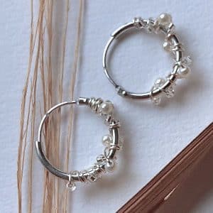 Kleine Creolen aus 925er mit funkelnden Glasperlen - handgefertigte SILVER MOON Ohrringe